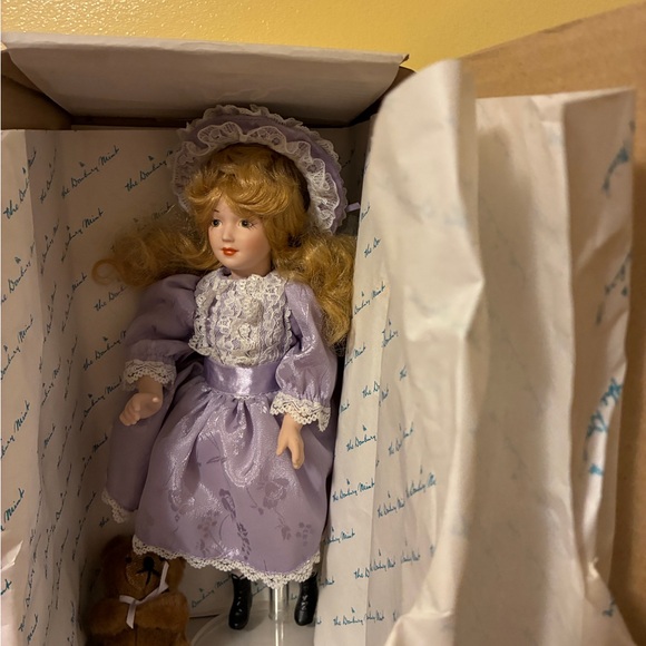 Storybook Collection Goldilocks Porcelain Doll Bear Classic Collectible - Picture 10 of 10